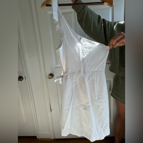 One shoulder white sundress - size 4, never been worn - Picture 2 of 2